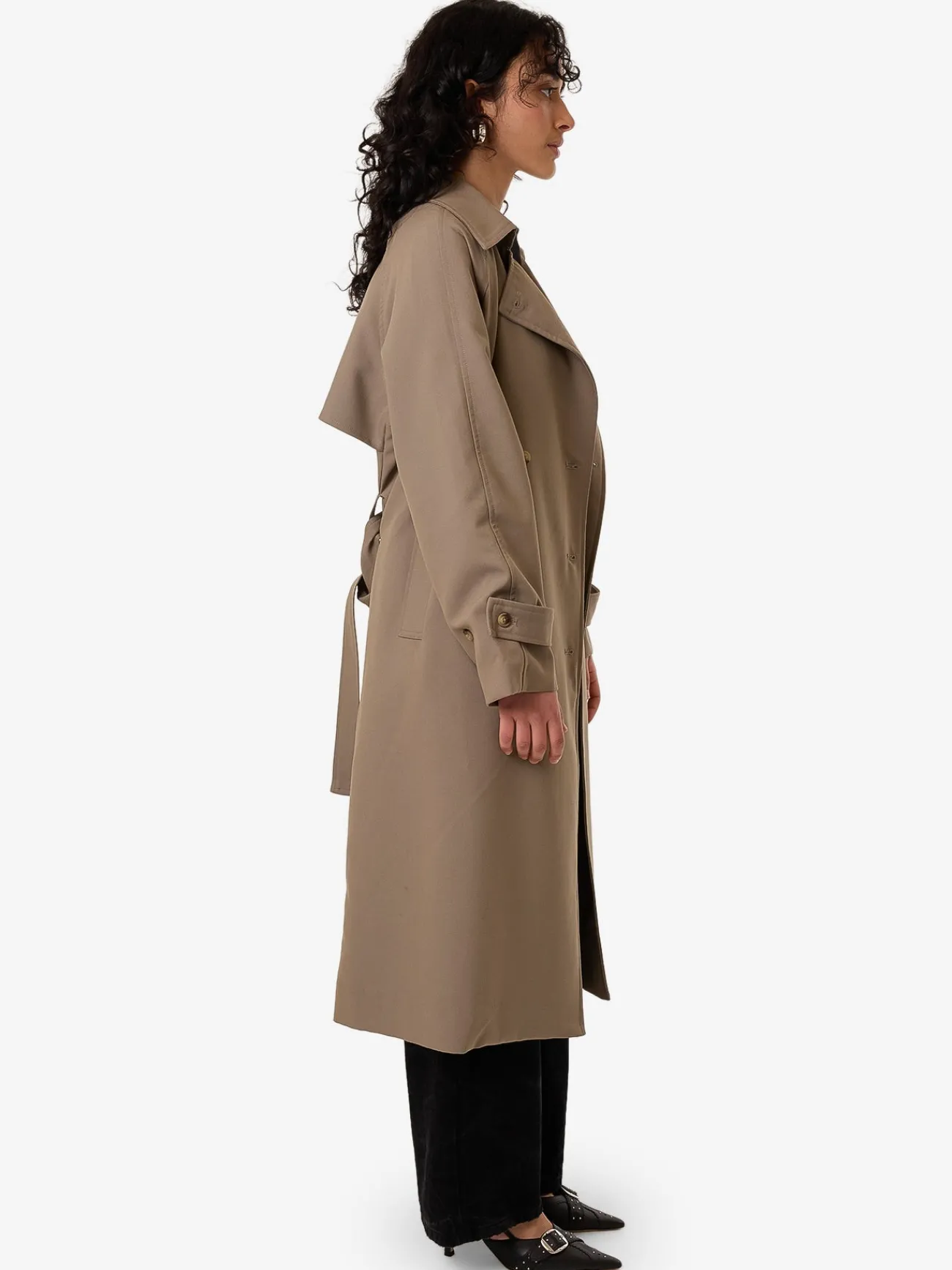 Best Thrills Cache Trench Coat - String
