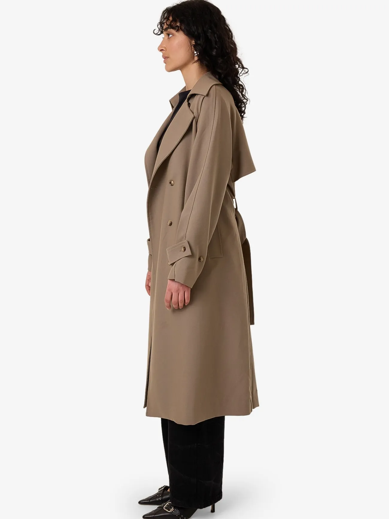 Best Thrills Cache Trench Coat - String