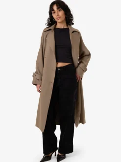 Best Thrills Cache Trench Coat - String