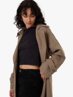 Best Thrills Cache Trench Coat - String