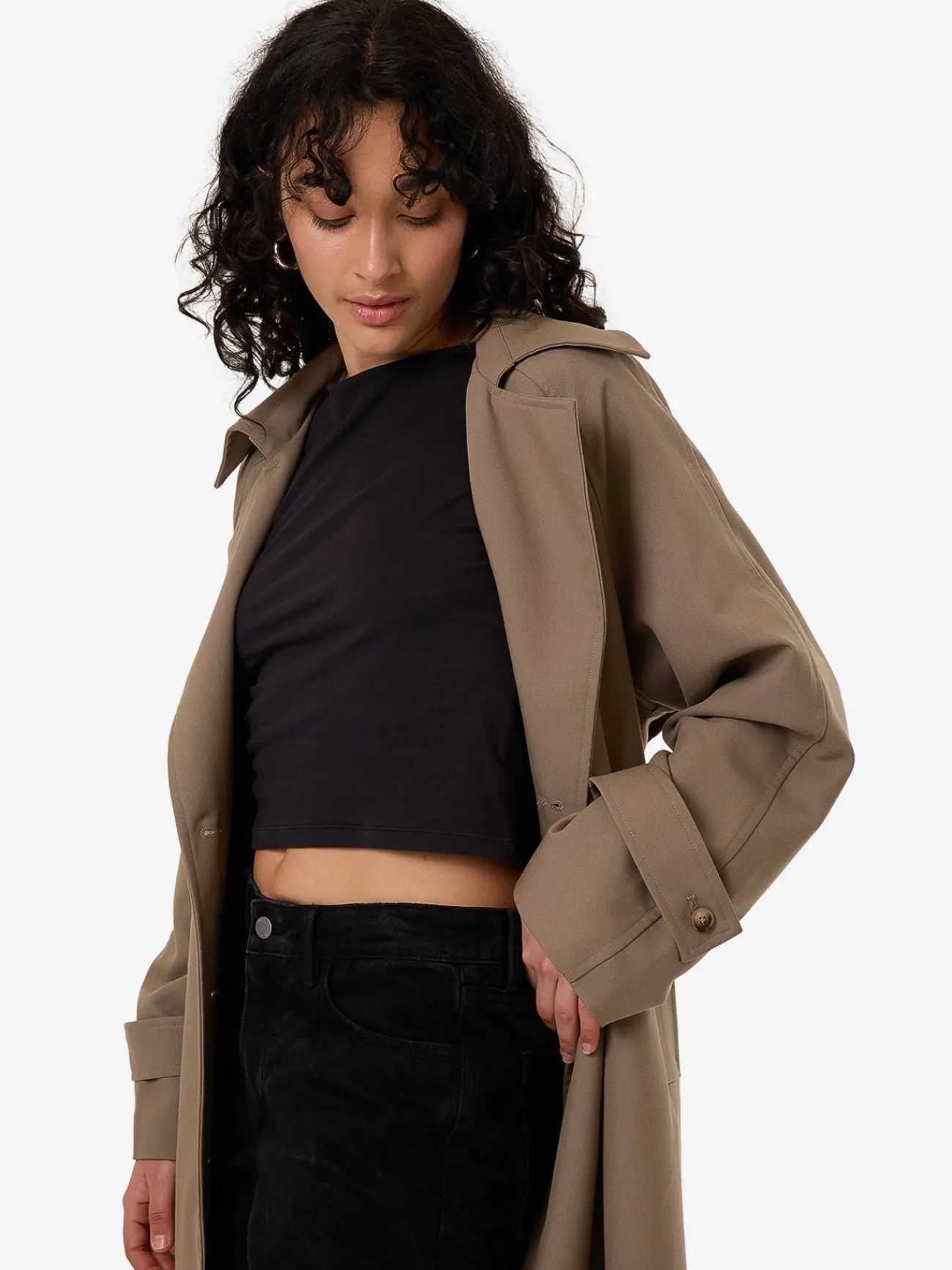 Best Thrills Cache Trench Coat - String